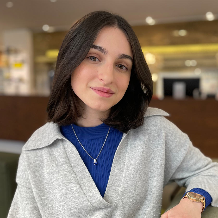 Alexandra Peles, apprentie opticienne